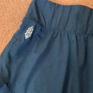 FREE PEOPLE MOVEMENT NAVY SHORTS. SZ XL
